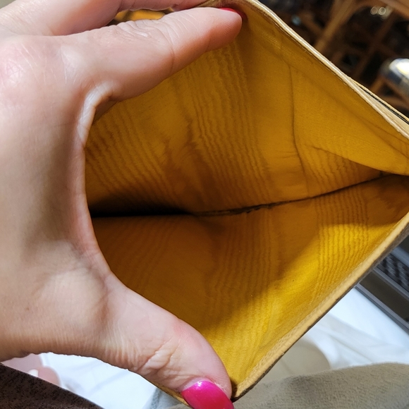 Vintage (2000-2002) Authentic Chanel CC Tan Caviar Leather Bifold Snap Wallet - Picture 2 of 16